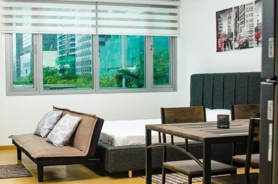 Prime Avant Bgc Location Apartments By Ph Staycation 马尼拉 外观 照片