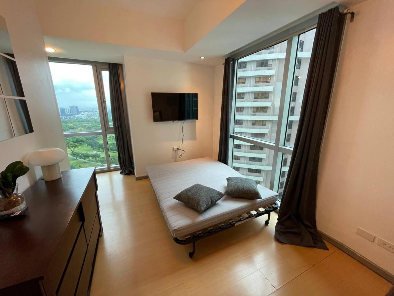 Prime Avant Bgc Location Apartments By Ph Staycation 马尼拉 外观 照片