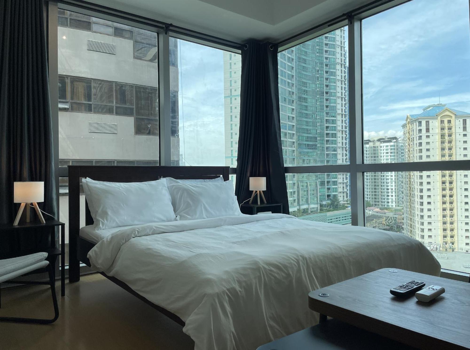 Prime Avant Bgc Location Apartments By Ph Staycation 马尼拉 外观 照片