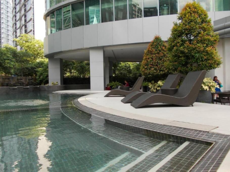 Prime Avant Bgc Location Apartments By Ph Staycation 马尼拉 外观 照片